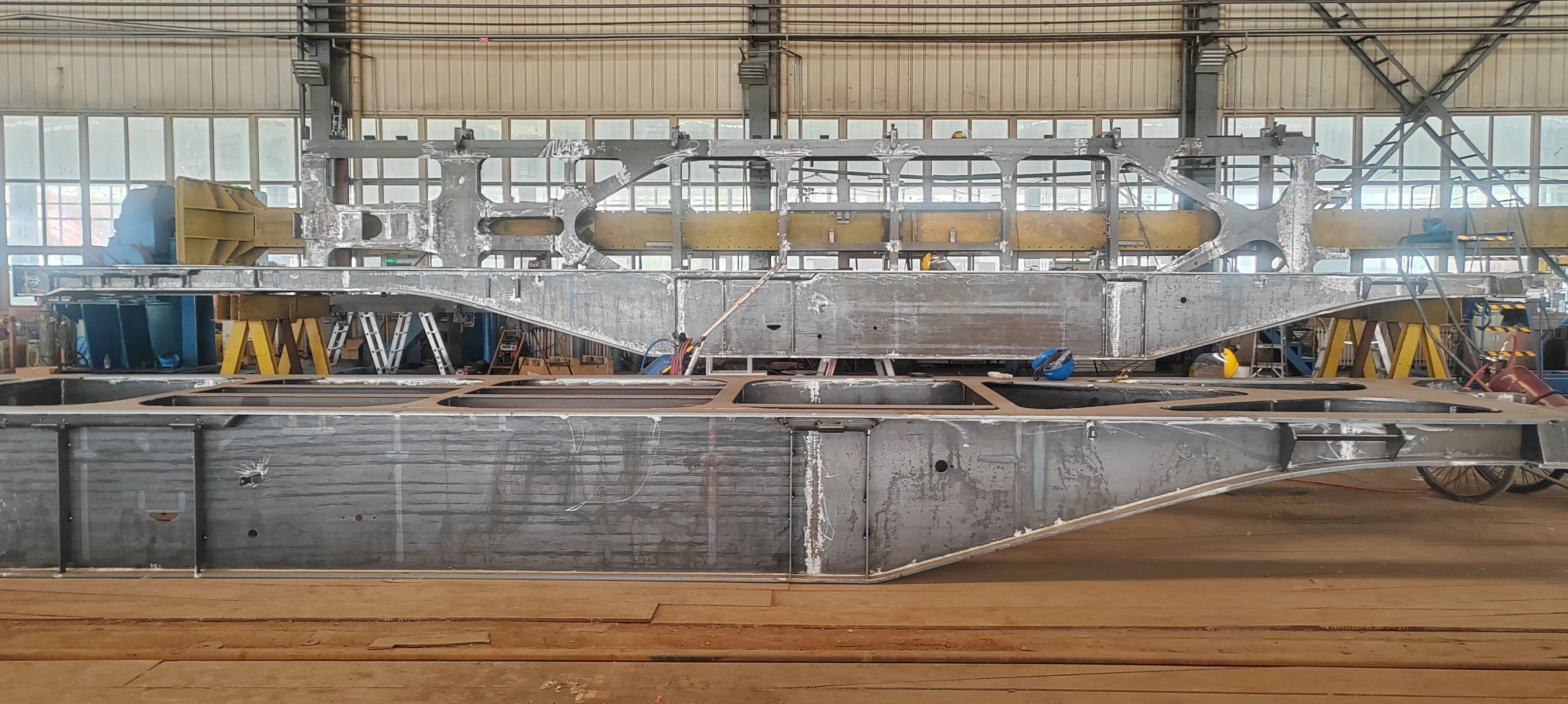 railway chassis welding with Megmeet Ehave2 CM multiprocess welder.jpg